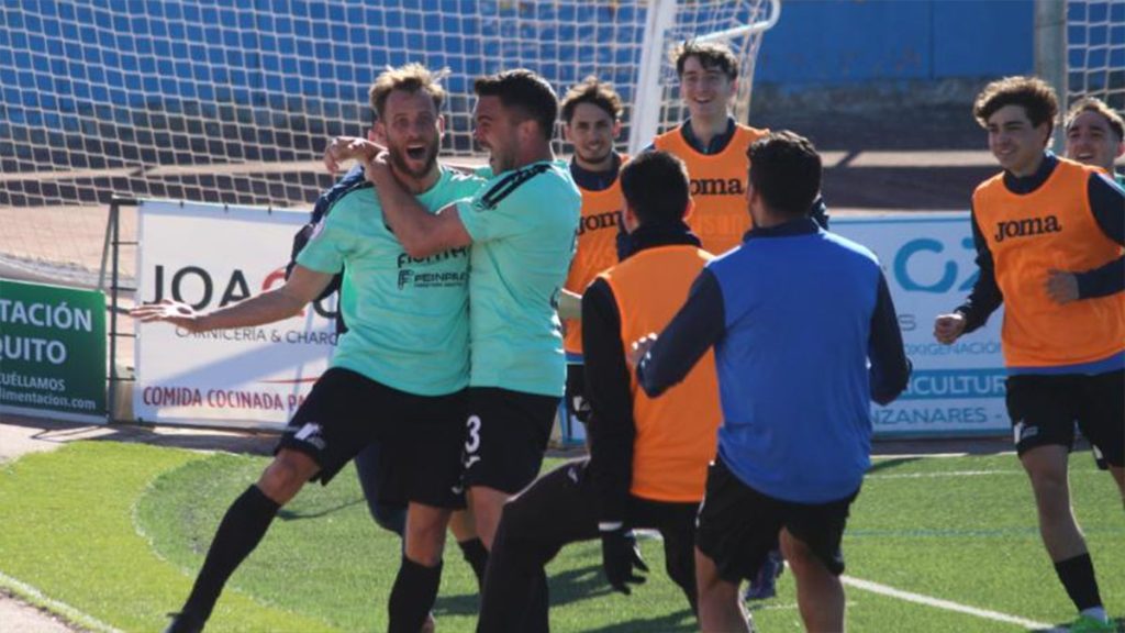 Los jugadores del Villacañas celebrando su gol ante el Socuéllamos. Foto: FFCM.