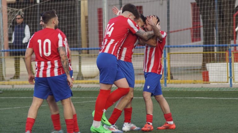 Los jugadores de la UE L´Alcúdia celebrando un gol. Foto: Photo.josen