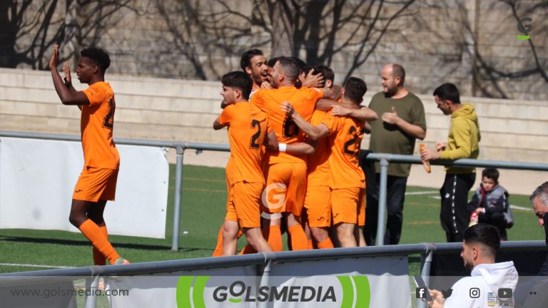 Los jugadores del AC Torrellano celebrando su gol.