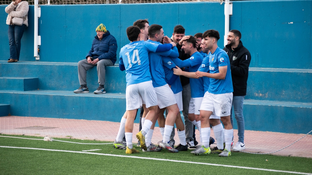 Celebración del gol del Burriana en el tiempo añadido frente al Odisea. Foto: CD Burriana. 