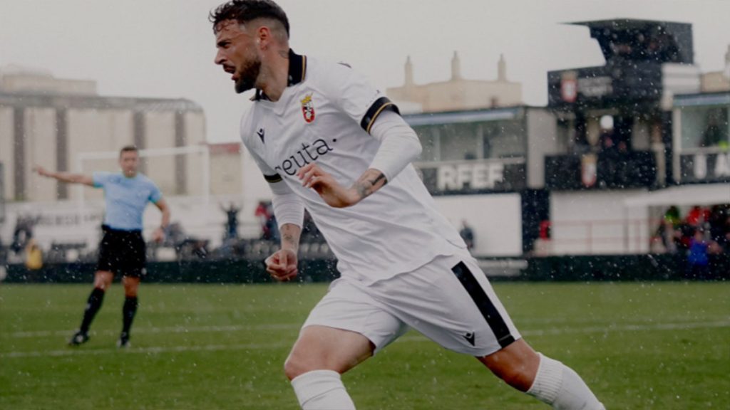 Cristian Rodríguez celebrando el gol para el Ceuta. Foto: AD Ceuta.