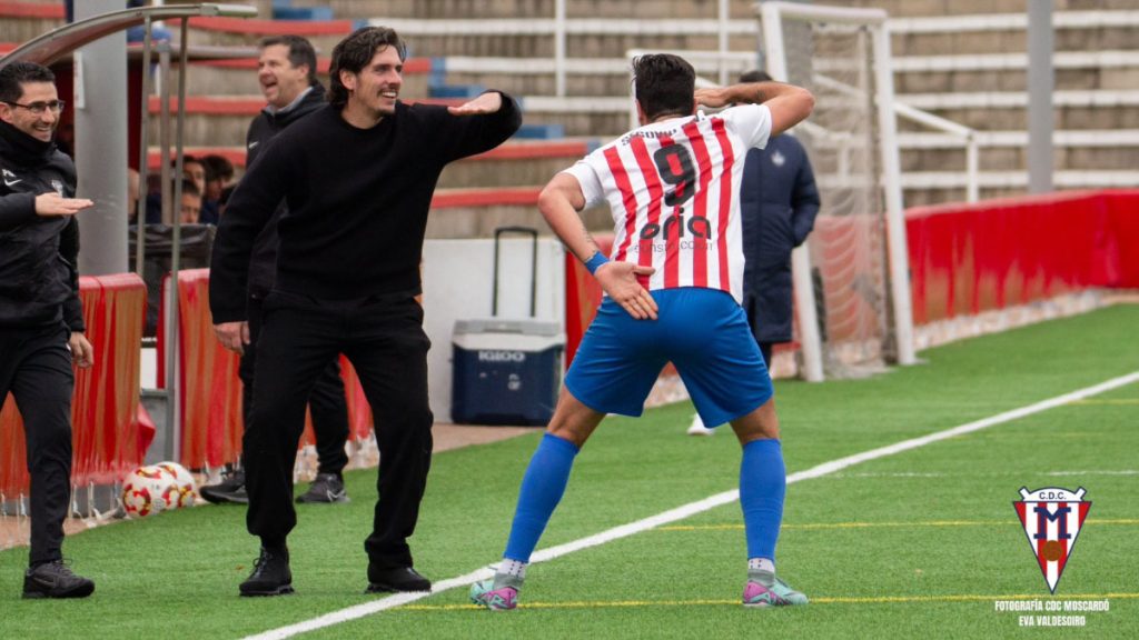 Javi Poves, entrenador del Colonia Moscardó. Foto: Colonia Moscardó.