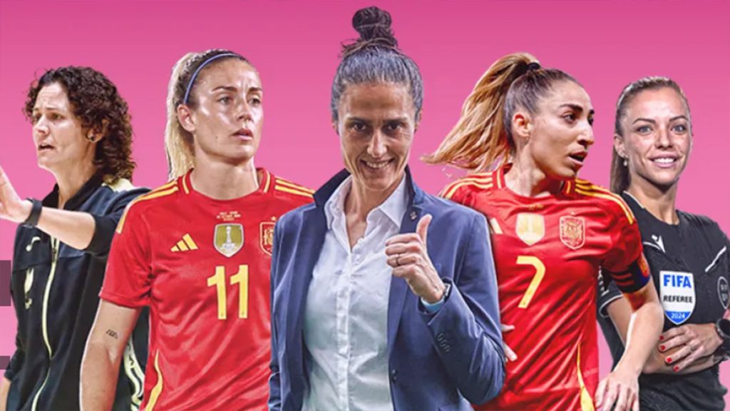 Montse Tomé, seleccionadora nacional, Alexia Putellas, doble ganadora del Balón de Oro, junto a la campeona del Mundo Olga Carmona, las árbitras Marta Huerta de Haza y Guadalupe Porras Ayuso o la seleccionadora nacional de fútbol sala, Clàudia Pons. Foto: RFEF.