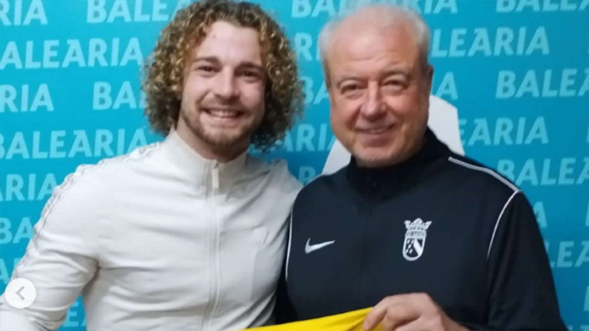 Enric Miralles con el Dir. Deportivo Toni Lledó. Foto:  CD Dénia.