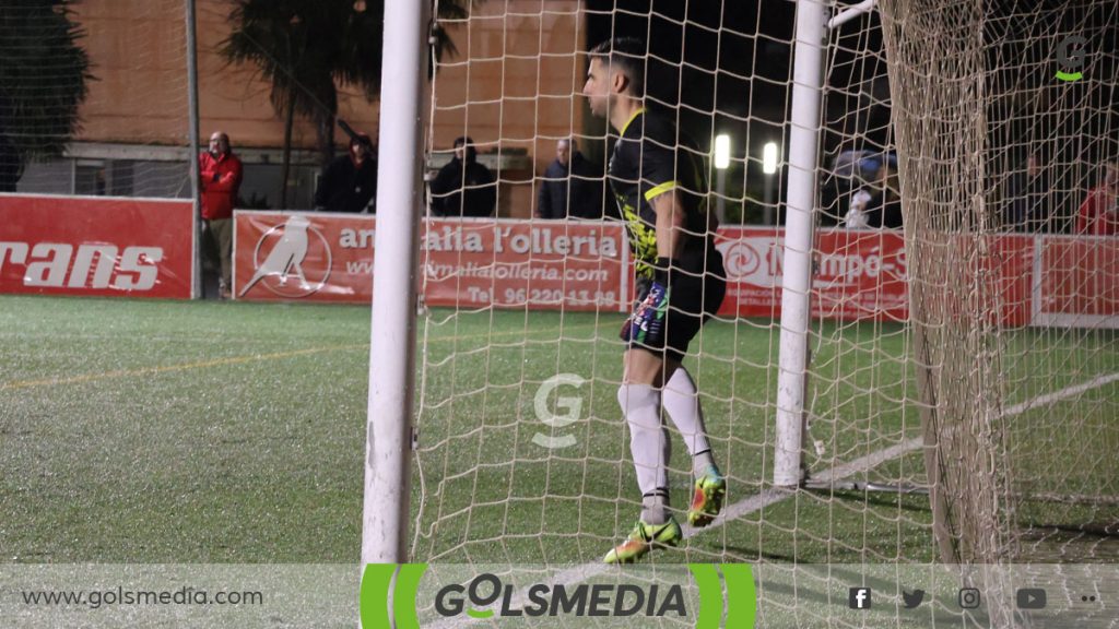 Alejandro Marcano en la tanda de penaltis en L´Ollería.