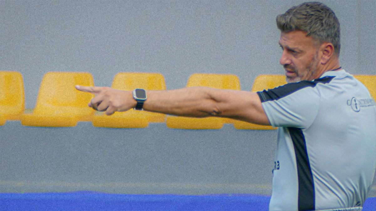 Pato dirigiendo un entrenamiento.