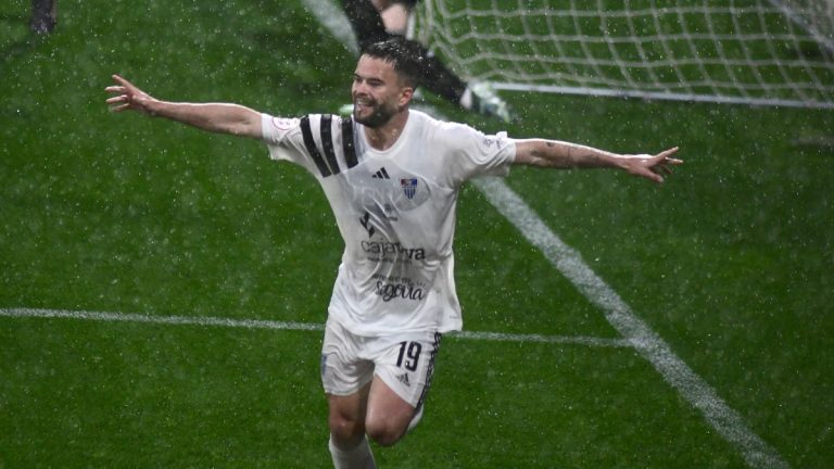 Farrel celebrando gol para la Segoviana. Foto: Gimnástica Segoviana.