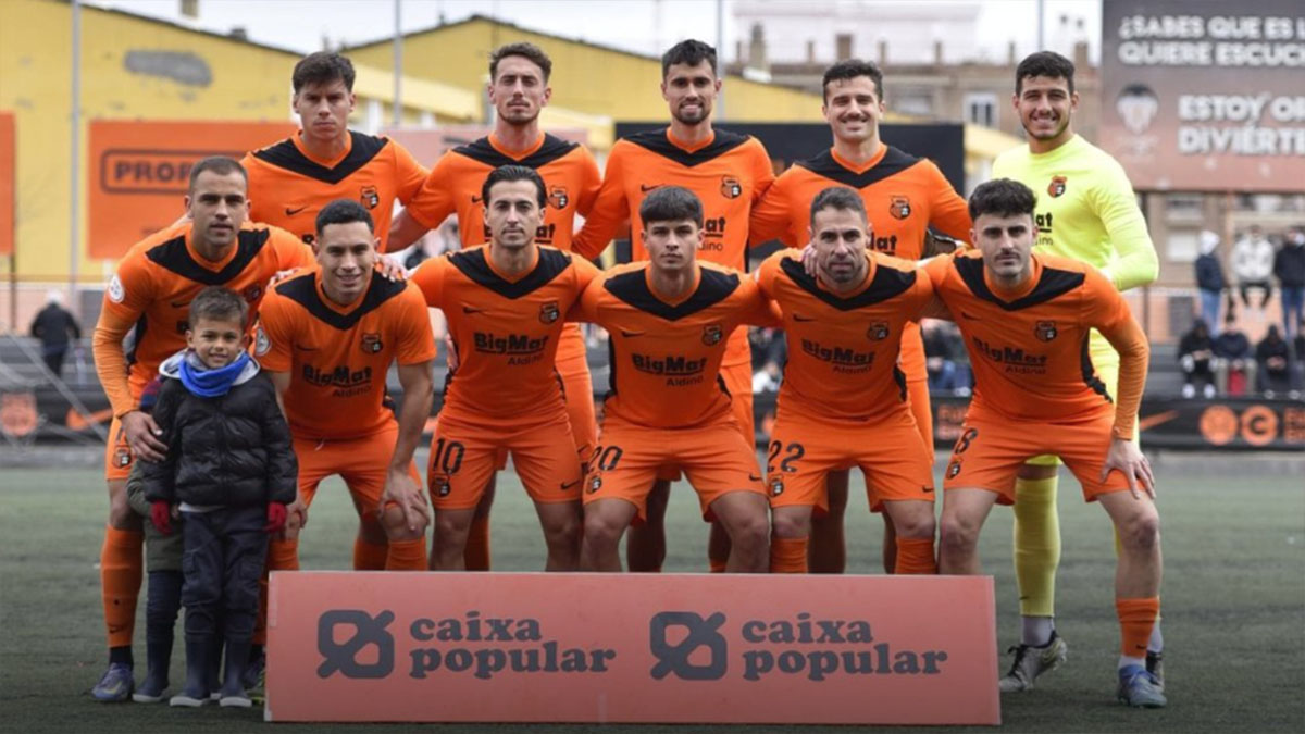 Once del Torrent CF frente al Terrassa FC. Foto: Torrent CF. 