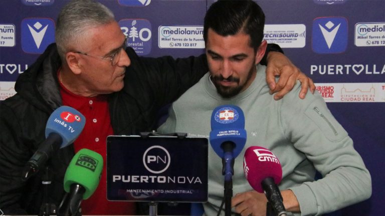 Valdivia en la rueda de prensa de su anuncio de retirada. Foto: CS Puertollano.