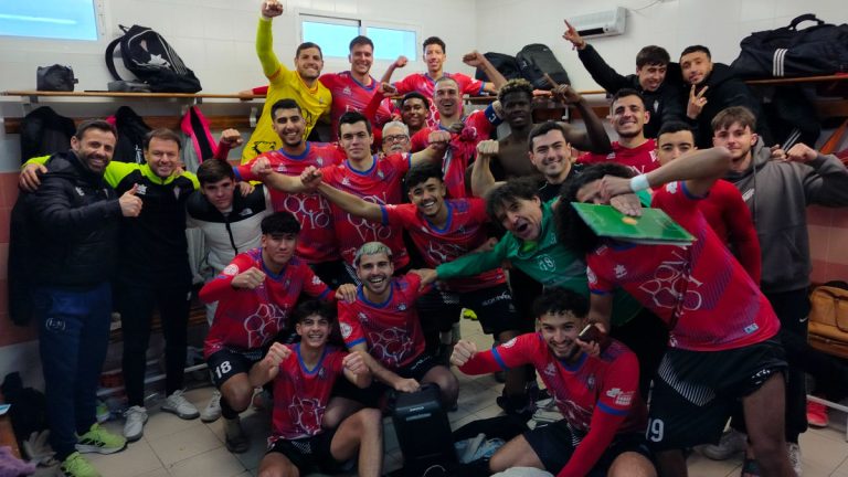 Los jugadores del Villarrobledo celebrando una victoria. Foto: CP Villarrobledo.