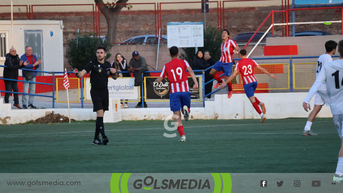 César celebrando su gol ante la SD Sueca en La Nostra Copa. 