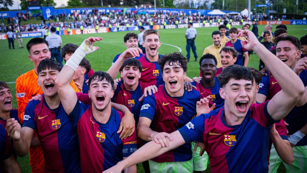 Las promesas del FC Barcelona festejando su título de la Youth League. Foto: FC Barcelona.