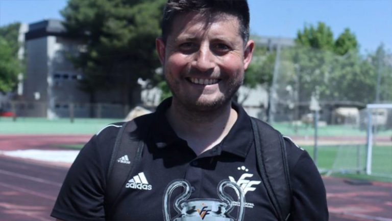 Carlos Ferrero, entrenador del CP Villena en el Trofeo Instituciones Penitenciarias Copa RFEF. Foto: FFCV.