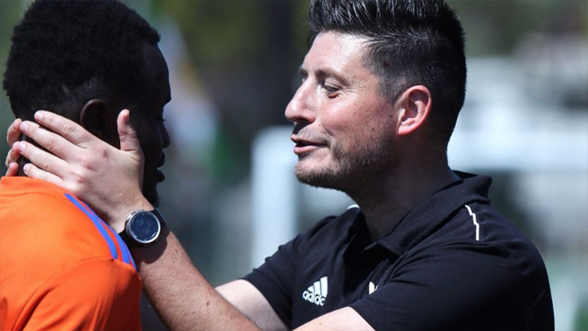 Carlos Ferrero, entrenador del CP Villena en el Trofeo Instituciones Penitenciarias Copa RFEF. Foto: FFCV.