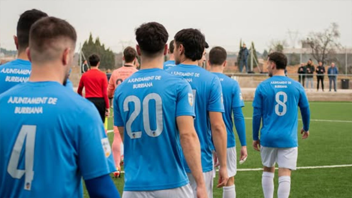 Izan saliendo con sus compañeros a un partido. Foto: CD Burriana.