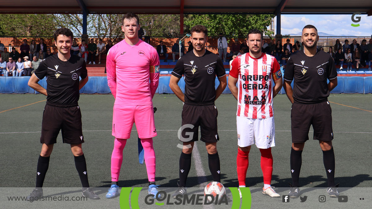 Trio arbitral y capitanes del CF Recambios Colón vs CD Onda.
