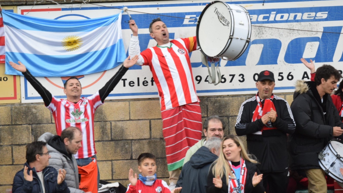 La afición del Zamora CF animando a su equipo. Foto: Zamora CF. 