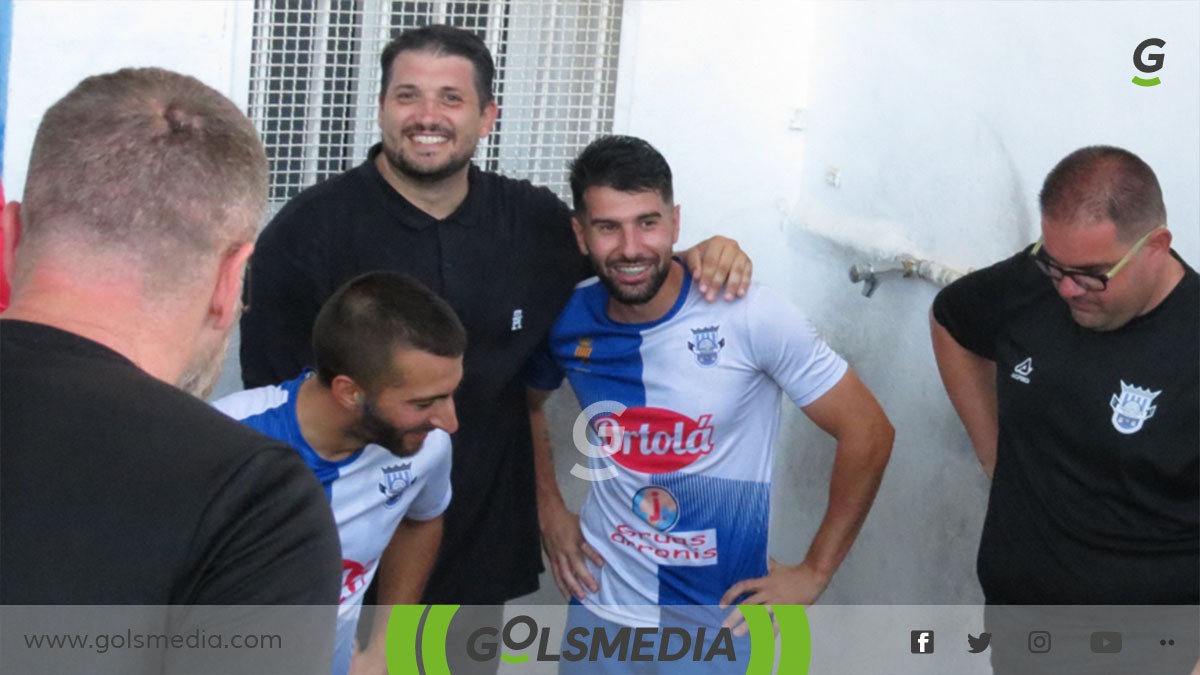 Sergio Poveda con Pucho en la celebración del ascenso en 2024.