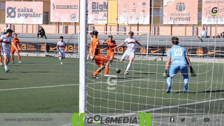 Partido de Liga Nacional entre el Torrent CF y el FCJ Español de esta liga.