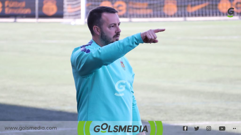 Steven García, entrenador del FCJ Español Juvenil.