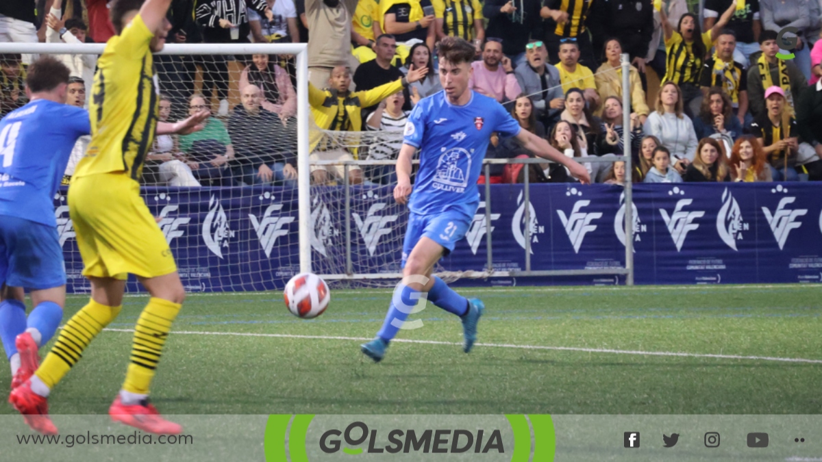 Marc Escrivà en la Final de La Nostra Copa con el Manises CF.