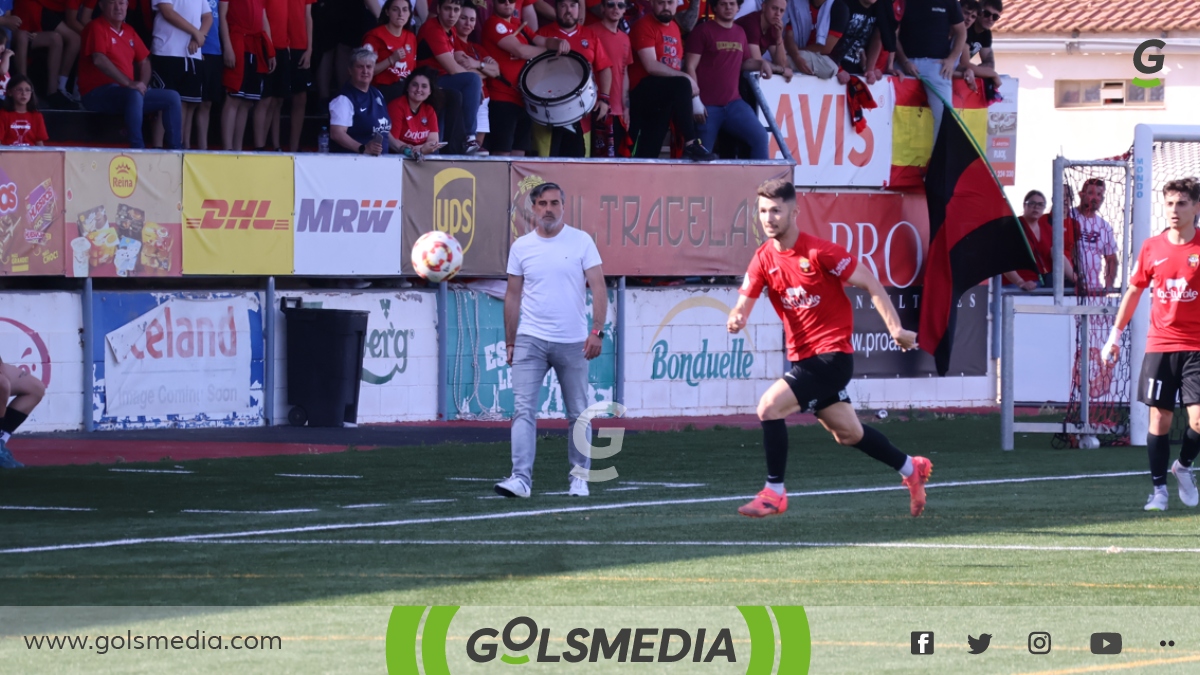 Javi Pons, entrenador del CD Utiel.
