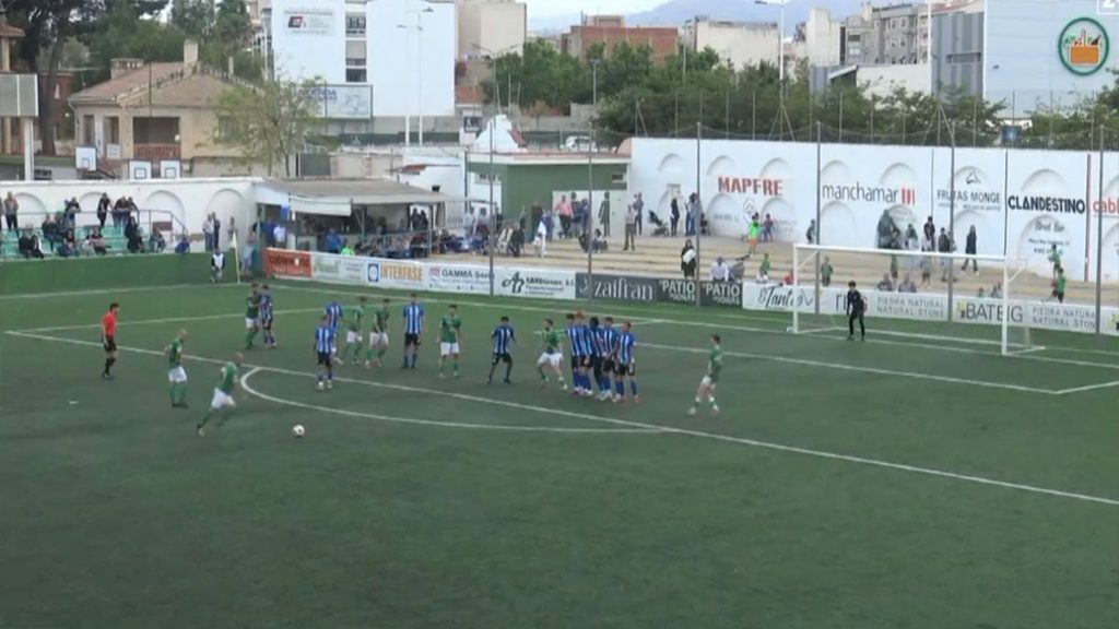 Golazo de Álvaro García de falta. Foto: ffcv.