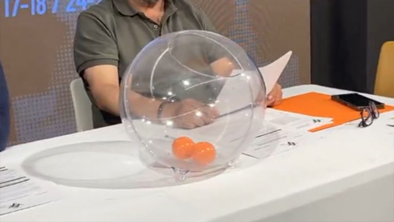 Bombo del sorteo del Play-off. Foto: FFCV.