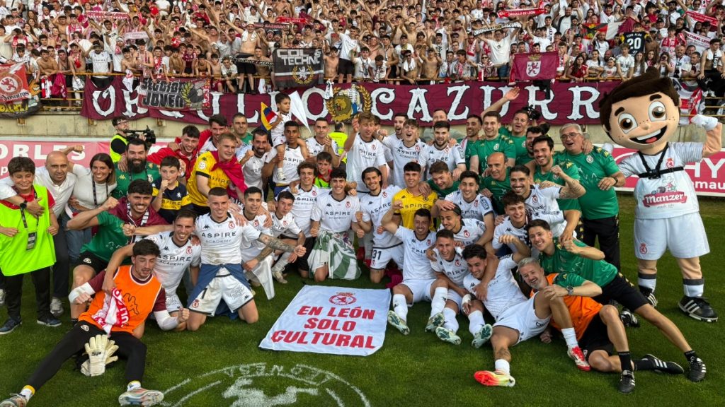 La plantilla Campeona de la CYD Leonesa. Foto: CYD Leonesa.