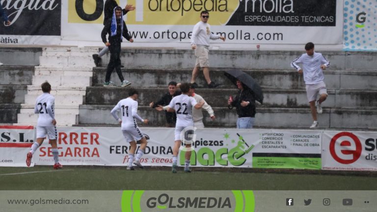 Los jugadores del CD Olímpic celebrando un gol.