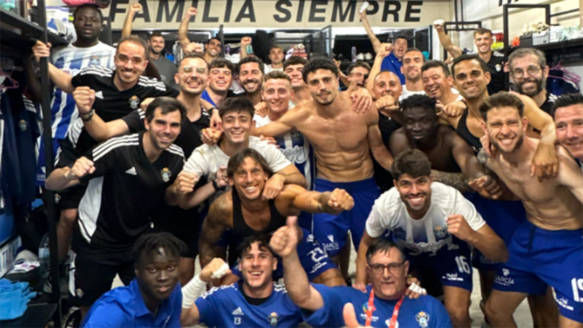 La plantilla del CF Talavera. Foto: CF Talavera.