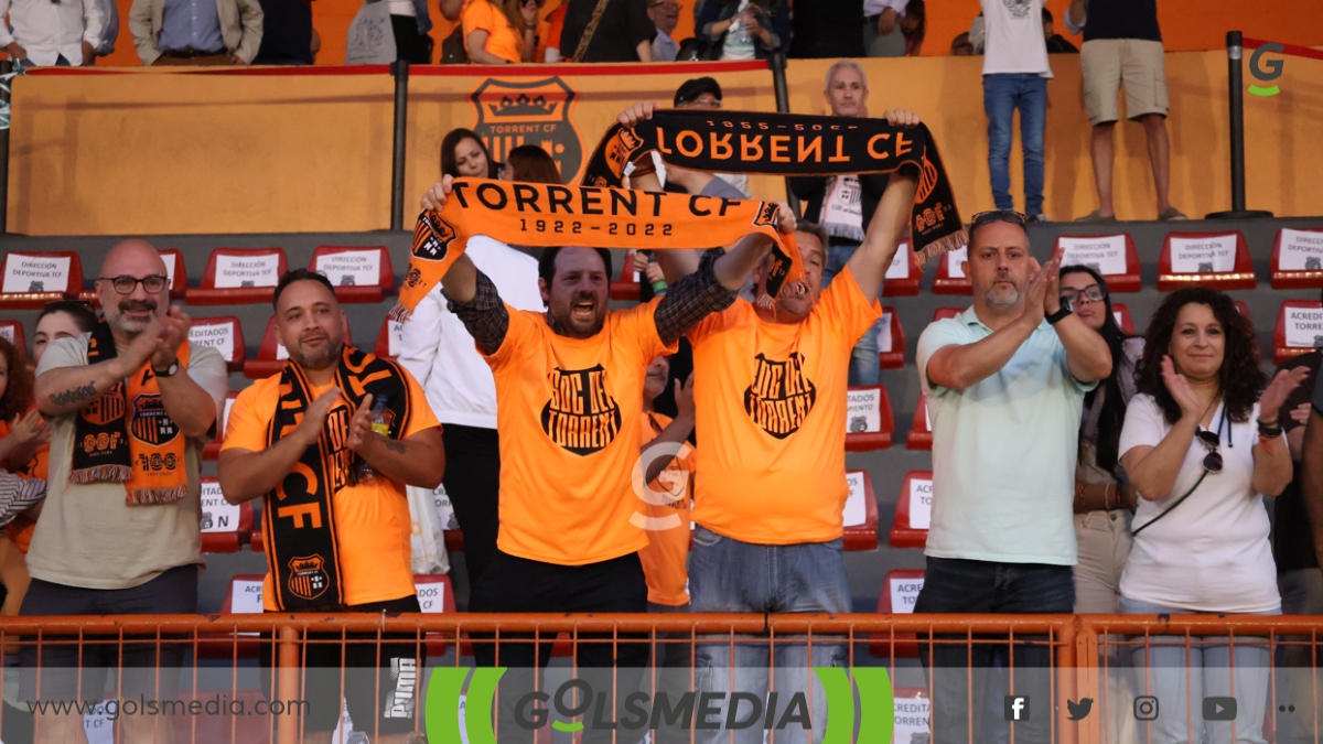 Aficionados del Torrent CF en el partido ante el Talavera.