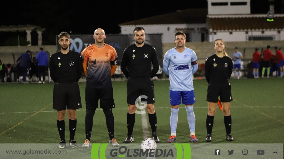 Baldo con el brazalete de capitán en la previa de un partido.