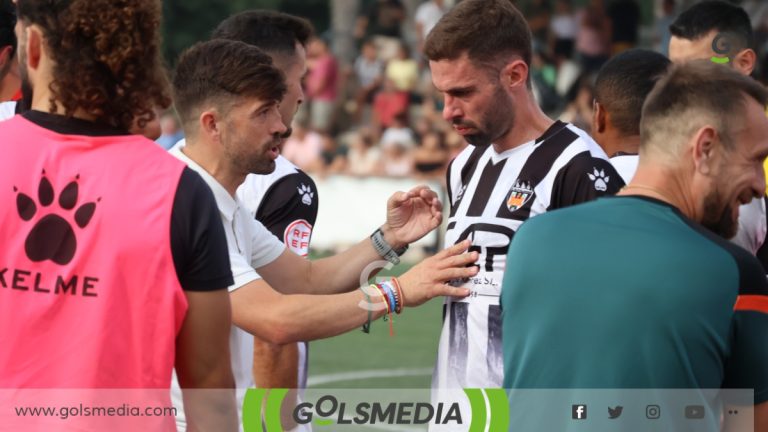 Iñaki Rodríguez dando indicaciones a Oca.