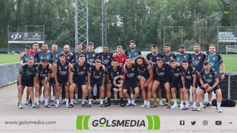 La plantilla de la UD Castellonensse en la Ciudad Deportiva del Burgos.