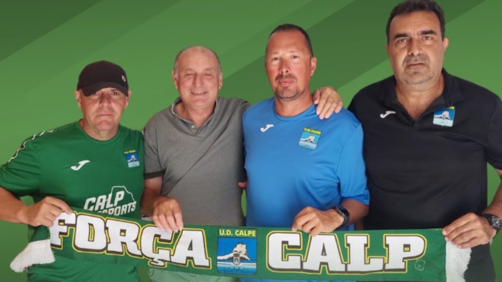 Toni González presentado como nuevo entrenador. Foto: UD Calpe.