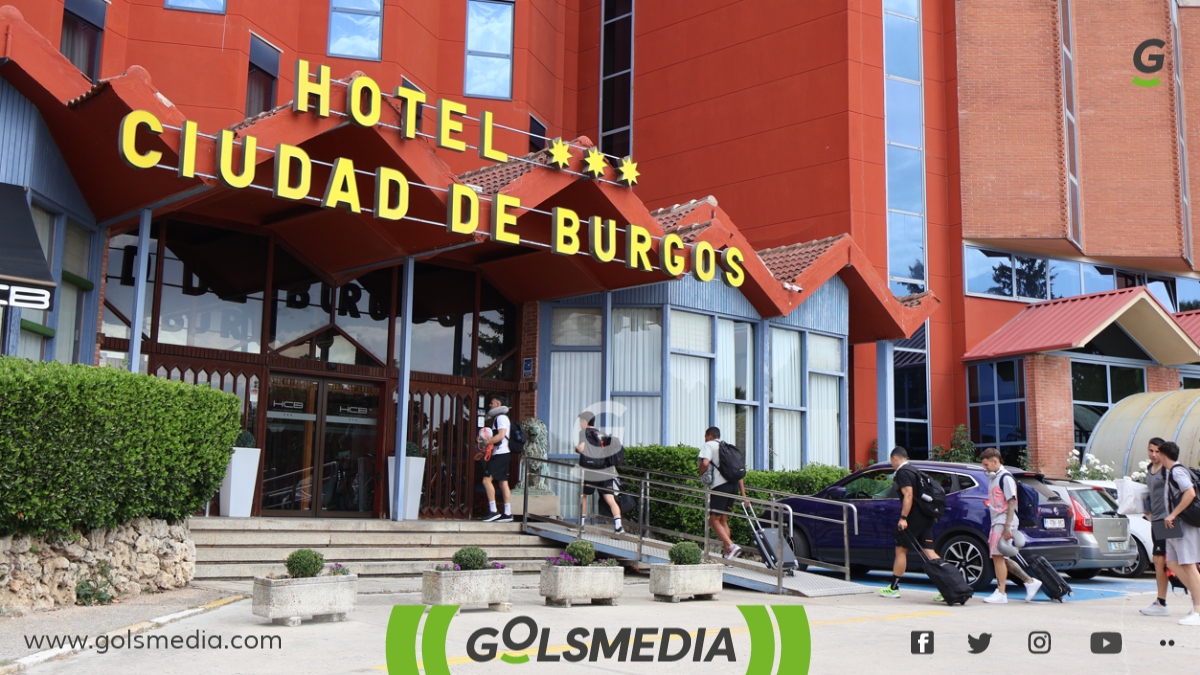 Los jugadores de la UD Castellonense llegando al Hotel.