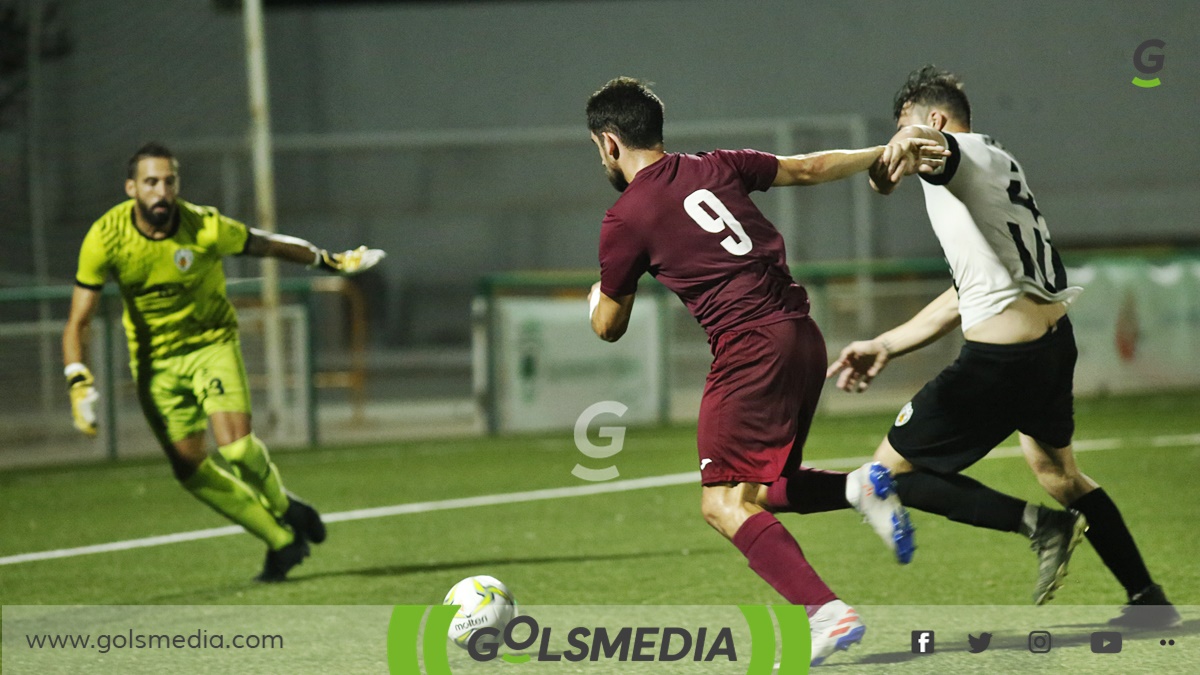 Iván Fernández en su gol del ascenso con el Villajoyosa CF. 