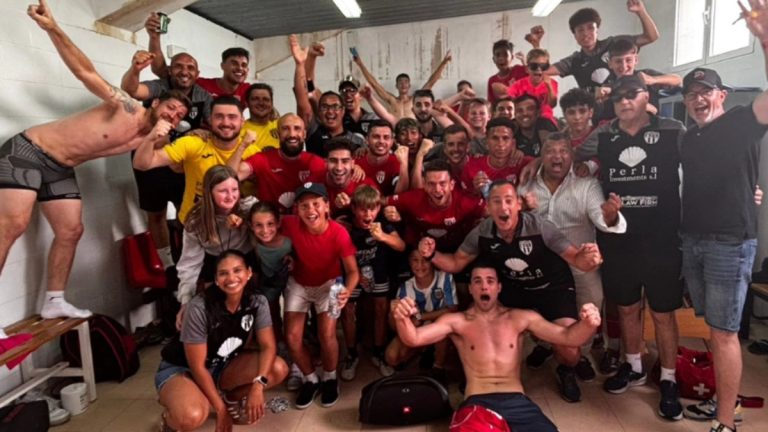 La plantilla del Racing San Miguel celebrando la victoria. Foto: Club.
