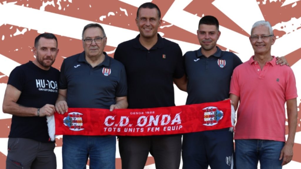 Fernando García y su cuerpo técnico. Foto: CD Onda.