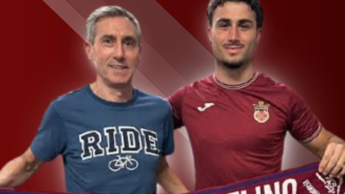 Alfonso Céspedes con uno de los capitanes renovados. Foto: CDA San Marcelino. 