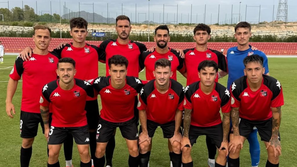 Jugadores de La Nucia antes del partido contra el Roda