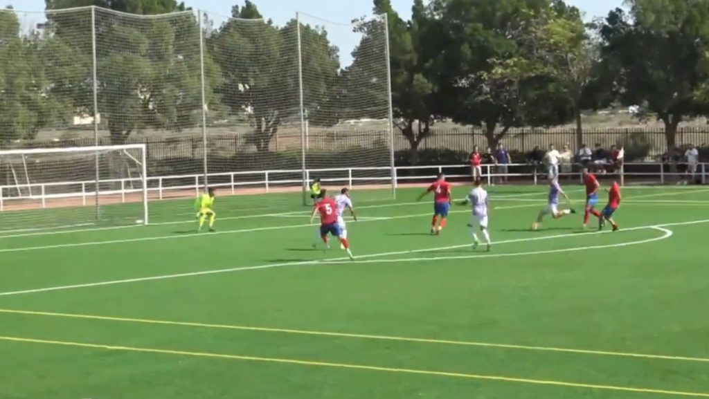 Golazo de Andújar para el AC Torrellano. Fuente: FFCV