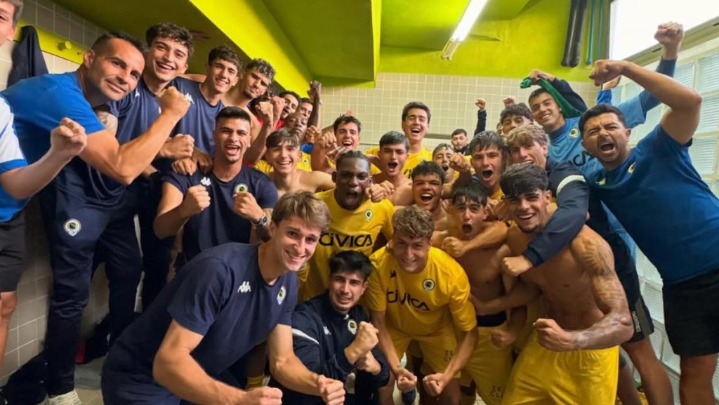Jugadores del Hércules B celebrando la victoria. Fuente: Hércules B