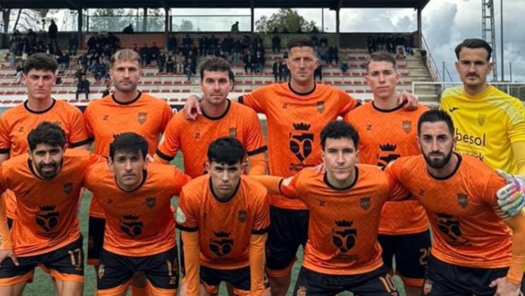 Jugadores del Atzeneta UE antes de empezar un partido