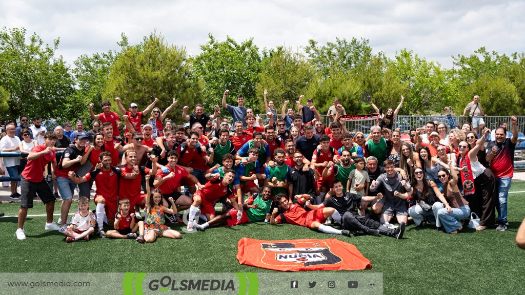 jugadores de la nucia celebrando el pase a la final nacional del playoff